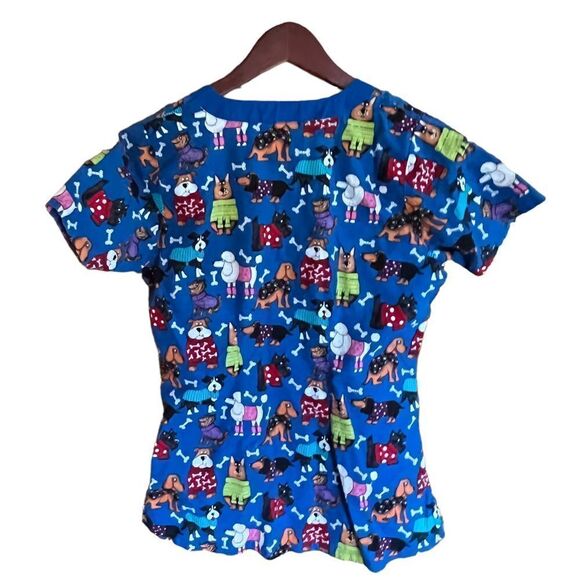 Uniform Advantage short sleeved v-neck scrub top in blue with dog print size XS - Picture 5 of 9